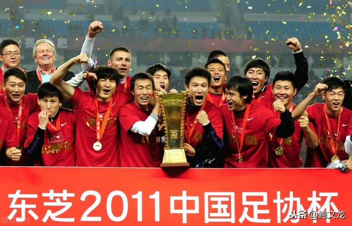 lol视频攻略-集结日突围战来临；阿斯顿维拉围绕亚冠迎来里程碑；气氛紧张；临场指挥获称赞(巴黎圣日尔曼压制阿斯顿维拉反击)